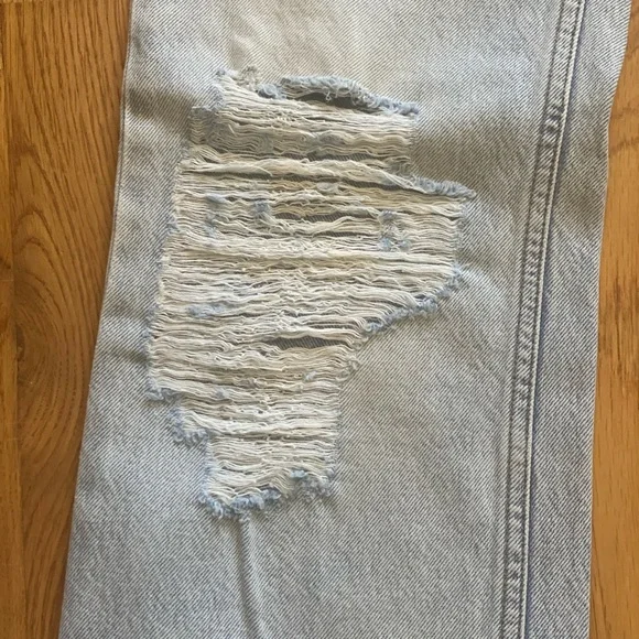 NWT $990 The Row Carel High Rise Boyfriend distressed Jeans Light Wash Size 0/25